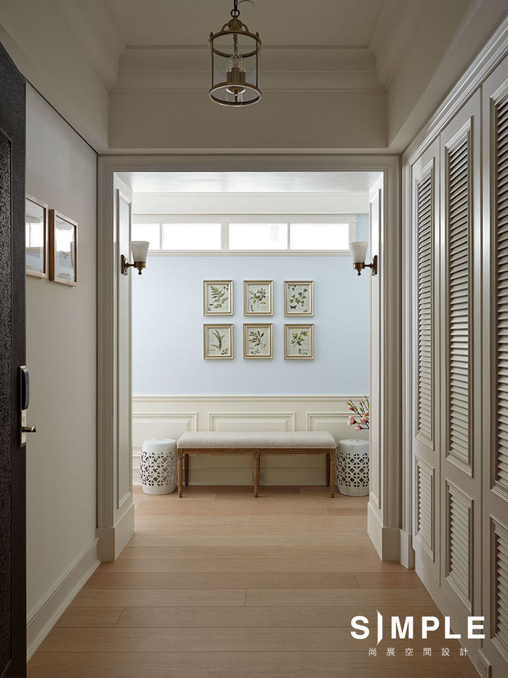 尚展空間設計 Classic style corridor, hallway and stairs Blue