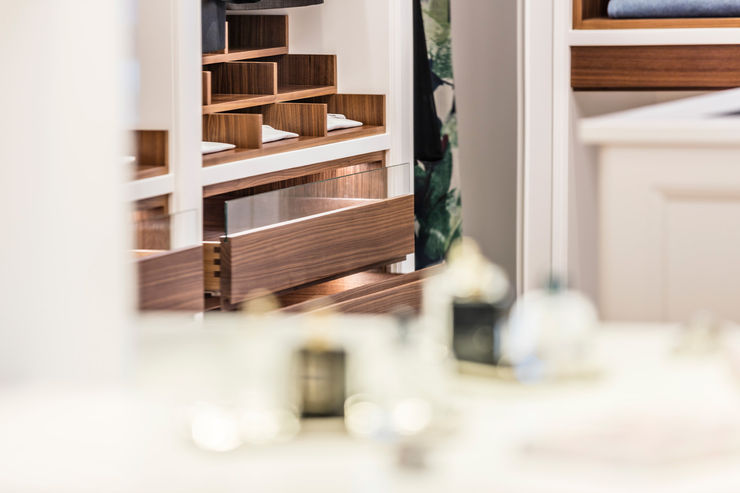 BAUR WohnFaszination GmbH Closets clássicos Madeira Multicolor