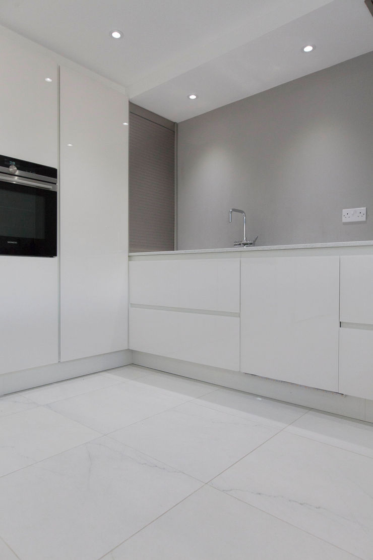 Henley On Thames - Handleless Glass Kitchen cu_cucine Кухня