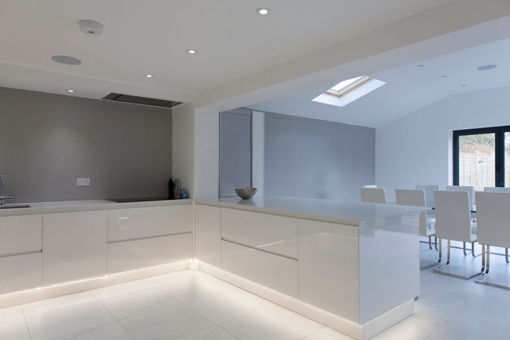 Henley On Thames - Handleless Glass Kitchen cu_cucine Кухня