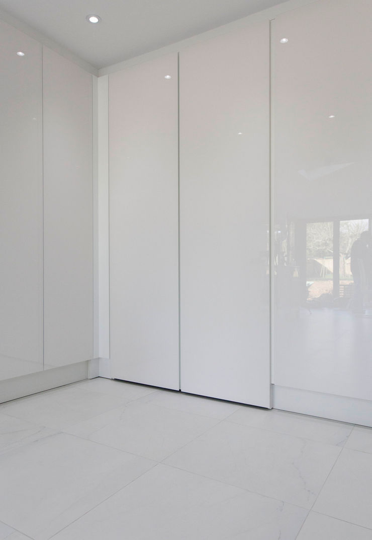 Henley On Thames - Handleless Glass Kitchen cu_cucine Кухня