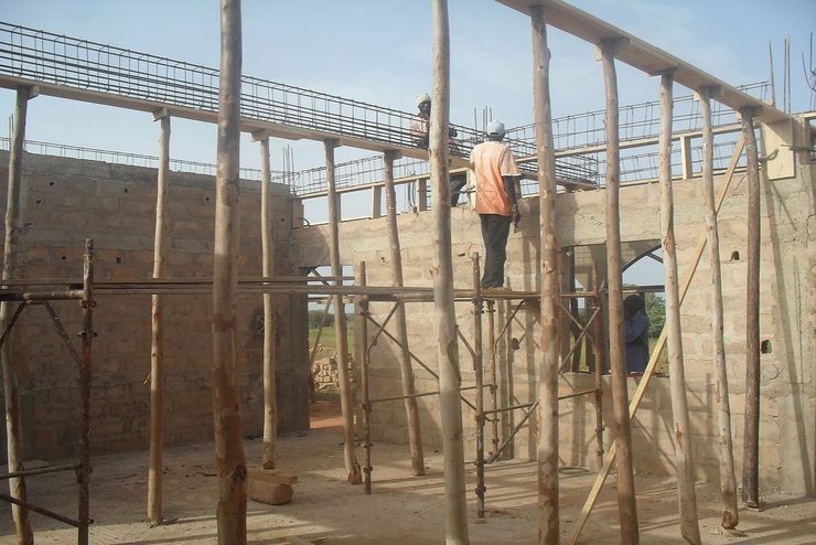 Ville de l'education et de la culture atelier architettura Scuole in stile rustico