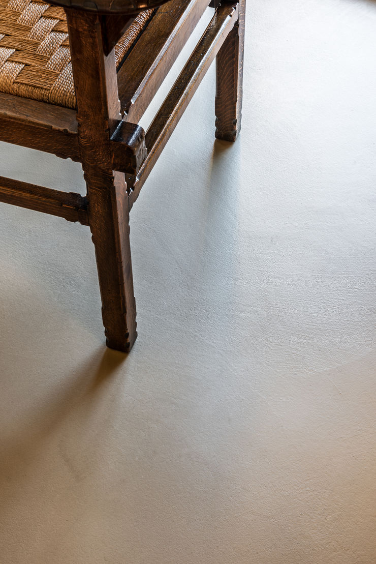 Ristrutturazione nel cuore di Iseo Resin srl Pavimento Beige