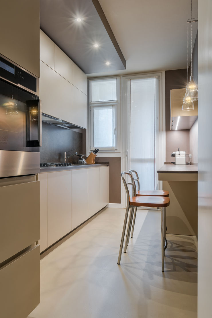 Ristrutturazione nel cuore di Iseo Resin srl Pavimento Beige