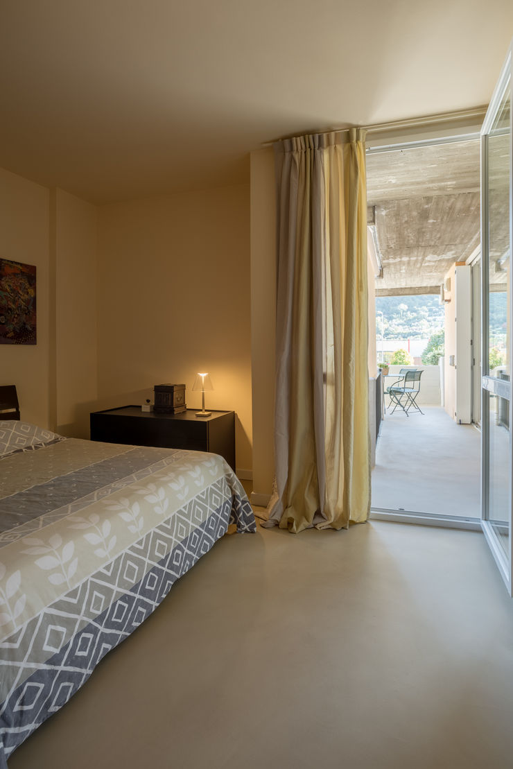 Ristrutturazione nel cuore di Iseo Resin srl Pavimento Beige