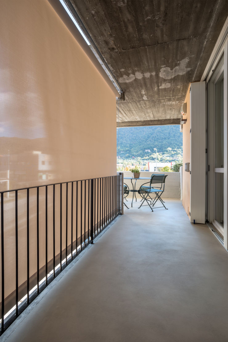 Ristrutturazione nel cuore di Iseo Resin srl Pavimento Beige