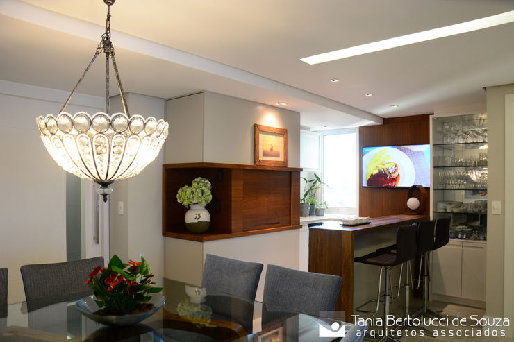 Sala de Jantar e Churrasqueira Tania Bertolucci de Souza | Arquitetos Associados Salas de jantar modernas