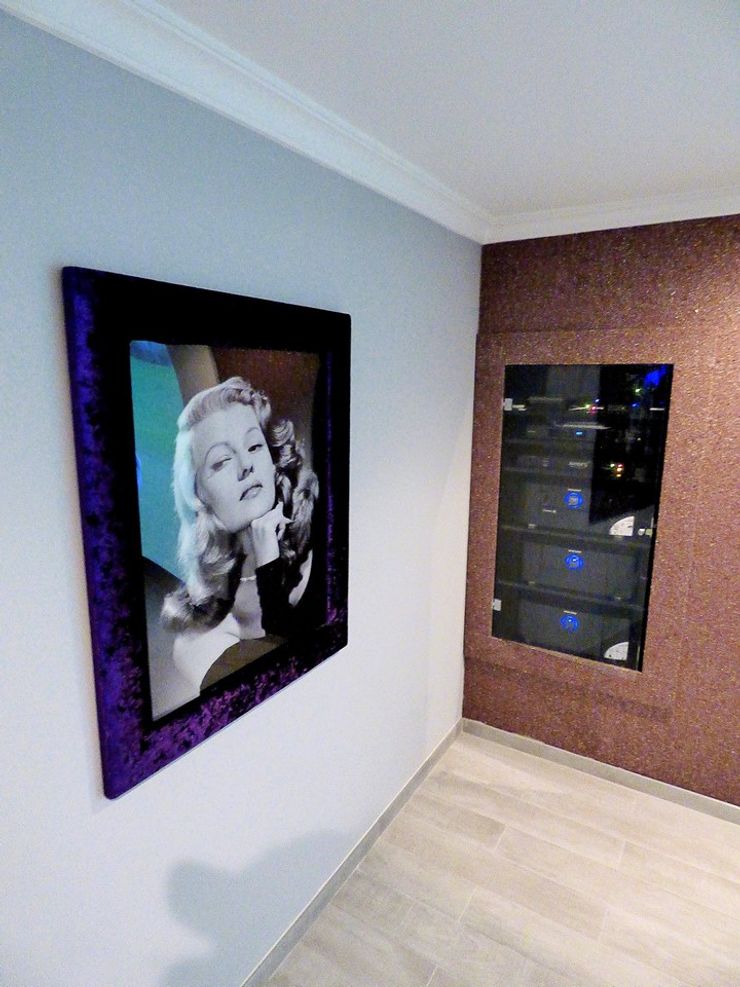 Projection Dreams / CUSTOM CINEMA 360 LDA Медиа комната в стиле минимализм МДФ Фиолетовый / Лиловый
