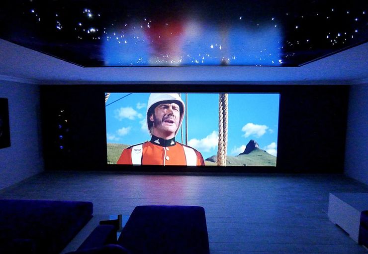 Projection Dreams / CUSTOM CINEMA 360 LDA Медиа комната в стиле минимализм МДФ Фиолетовый / Лиловый