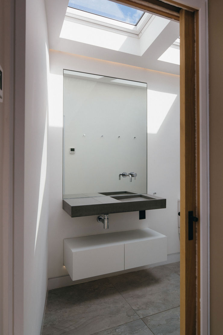 Black Ridge House Neil Dusheiko Architects Modern Bathroom
