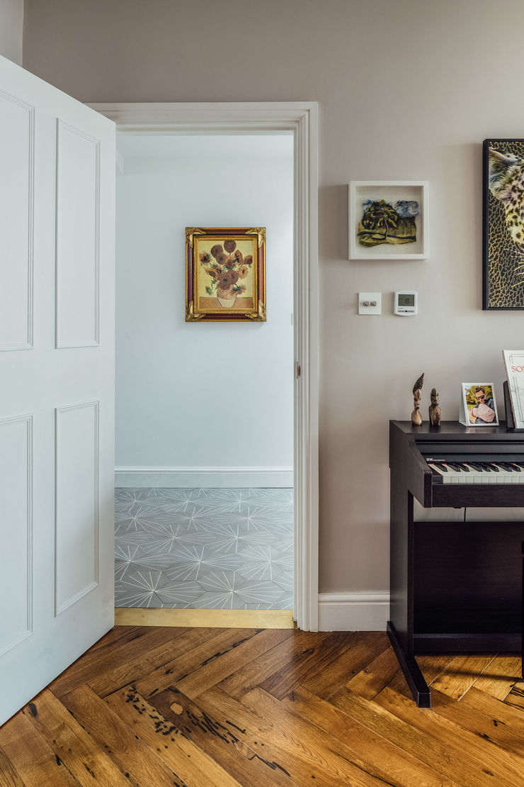 De Beauvoir House Neil Dusheiko Architects Modern Corridor, Hallway and Staircase