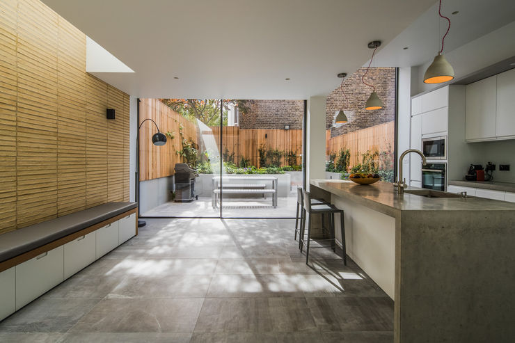 Petersen Brick House Neil Dusheiko Architects Nhà bếp phong cách hiện đại