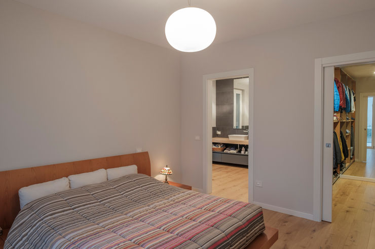 VILLE COLOMBERA – FINITURE ed INTERIOR DESIGN, Contemporaneo/Moderno 2.0 2P COSTRUZIONI srl Camera da letto moderna