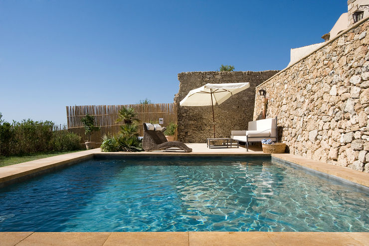 Masseria Vendicari, Sicilia (Giacomo Foti Photographer) Giacomo Foti Photographer Piscina in stile mediterraneo
