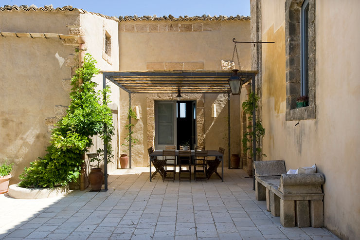 Masseria Vendicari, Sicilia (Giacomo Foti Photographer) Giacomo Foti Photographer Giardino in stile mediterraneo