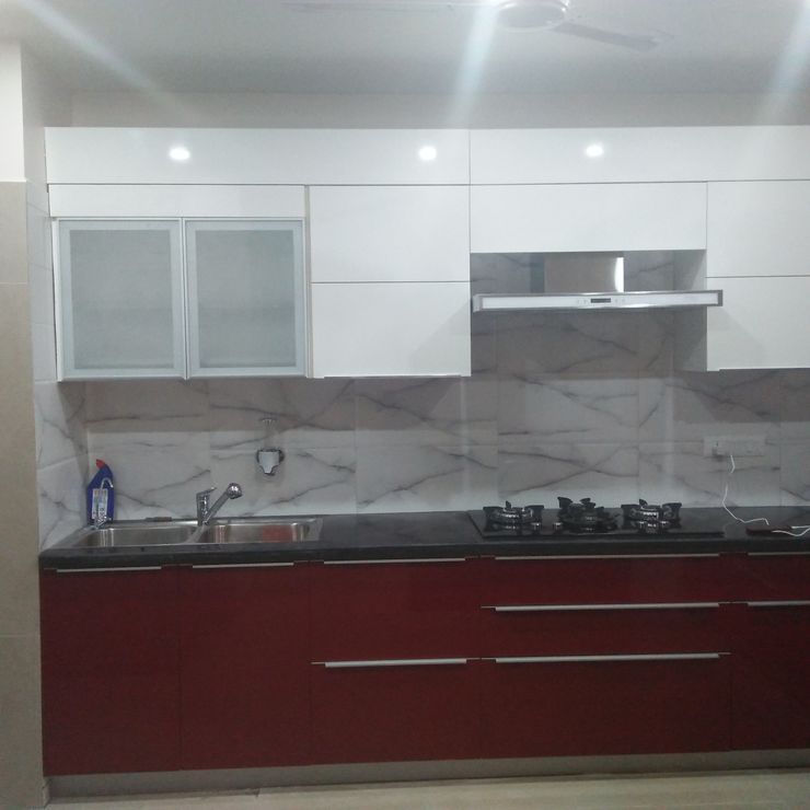 Kitchen at Faridabad Grey-Woods KitchenCabinets & shelves Engineered Wood Red