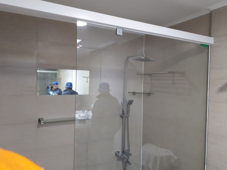 Comercial Ébano Spa Modern style bedroom