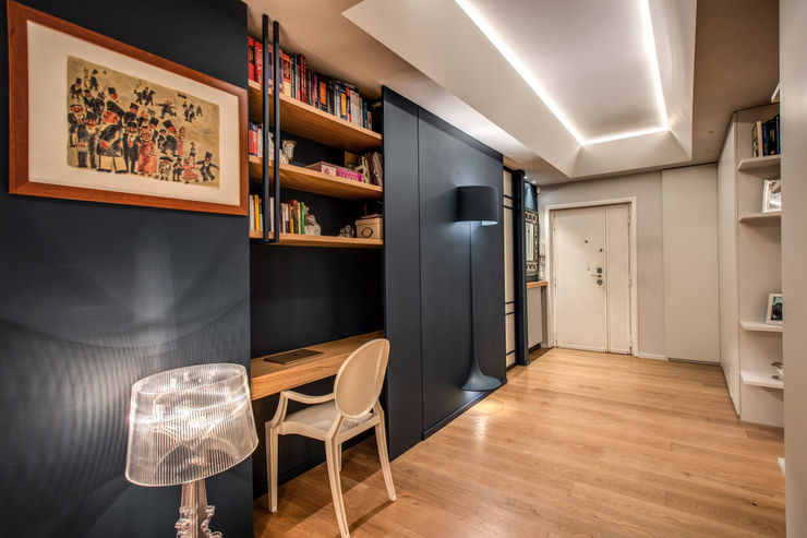 CAVALESE MOB ARCHITECTS Ingresso, Corridoio & Scale in stile moderno