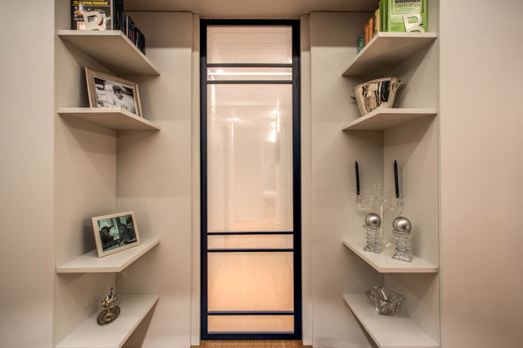CAVALESE MOB ARCHITECTS Ingresso, Corridoio & Scale in stile moderno