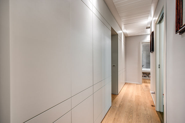 CAVALESE MOB ARCHITECTS Ingresso, Corridoio & Scale in stile moderno