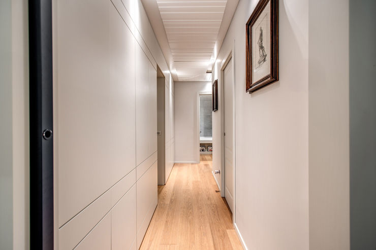 CAVALESE MOB ARCHITECTS Ingresso, Corridoio & Scale in stile moderno