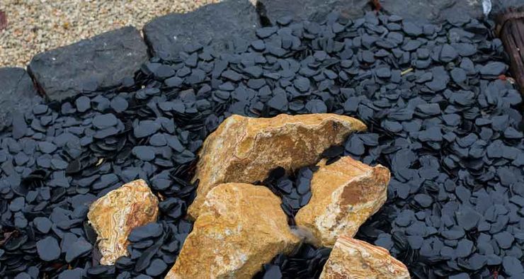 Yellow rocks with a gravel soil of rolled slate Canteras el Cerro Garden Accessories & decoration Slate Black