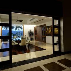 PRIVATE RESIDENCE AT KERALA(CALICUT)INDIA: classic Dining room by 