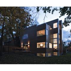 Lighthouse: modern Houses by Linebox Studio