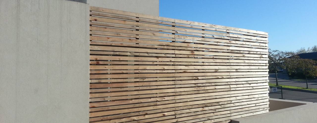 25 Tipos de rejas y muros para cerrar el patio con estilo