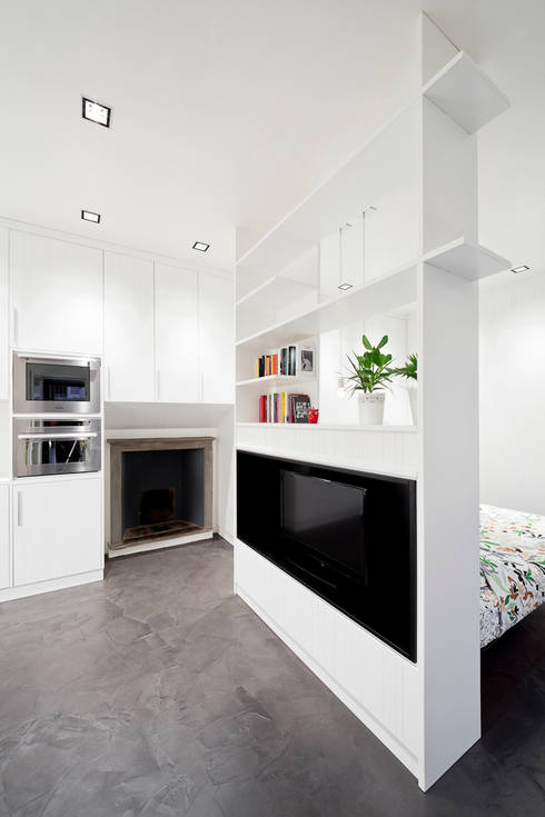 Salas de estilo minimalista por 23bassi studio di architettura