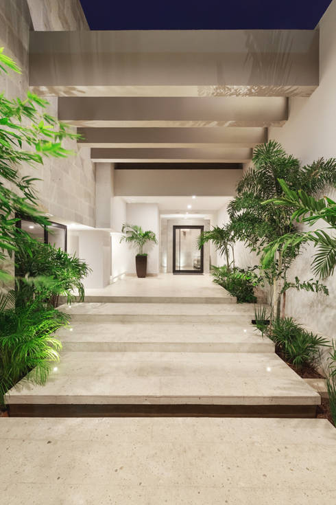 10 Pérgolas geniales que hacen lucir la entrada de tu casa