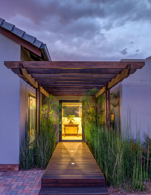 10 pérgolas que darán personalidad a tu terraza (¡y fachada completa!)