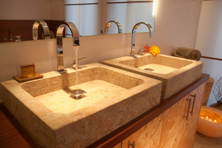 Naturstein-Badezimmer