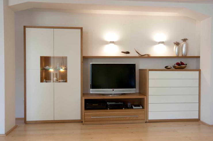Wohnzimmer Gestaltung Wohnwand aus hochwerigem Holz ohne griffe