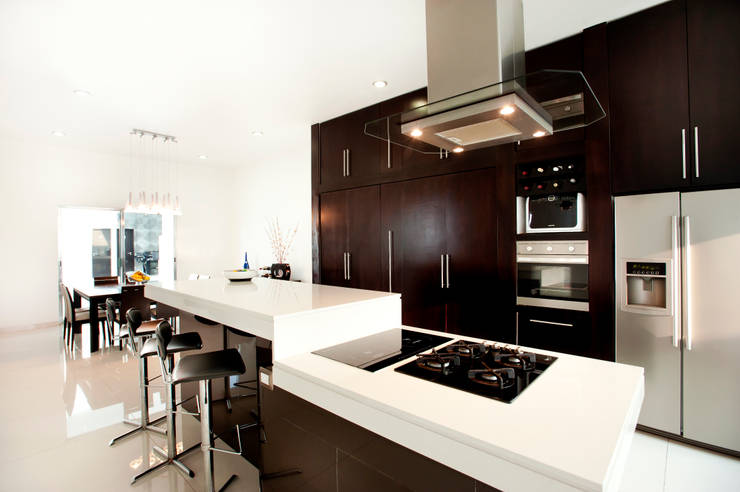 12 cocinas modernas donde la campana extractora es la protagonista