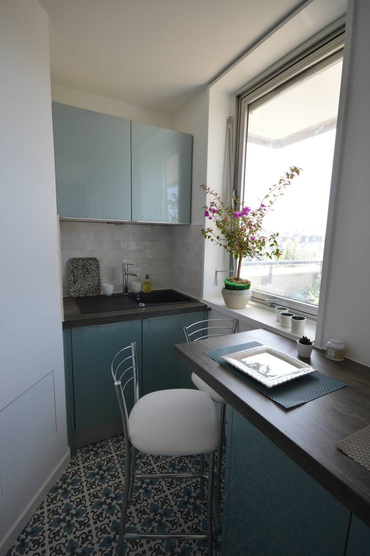 Cuisine bleu acier vintage carreaux de ciment par parisdinterieur ...