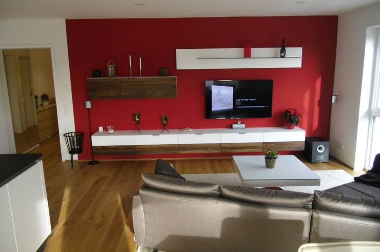 Weiße grifflose Schränle Wohnwand Design Wohnzimmer Zebra Teppich