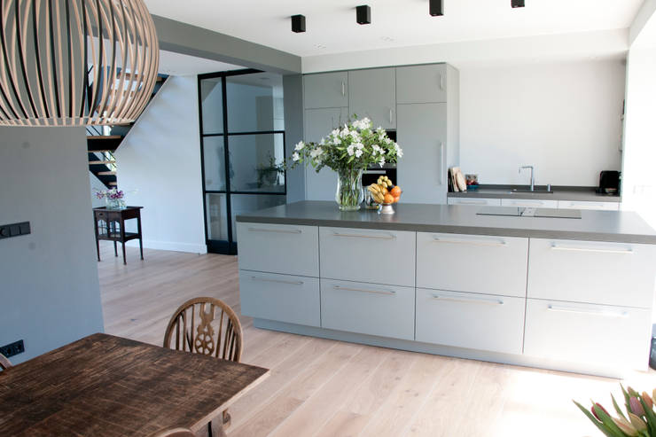 Woonkeuken schuifdeuren: beganegrond. Verbinding woonkamer keuken