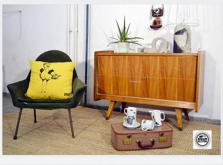Wohnzimmer gestalten mit möbeln im mid century stil Wohnzimmer gestalten orange