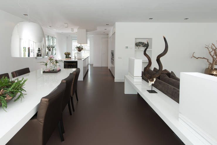 Moderne strakke greeploze witte tieleman keuken by tieleman ...