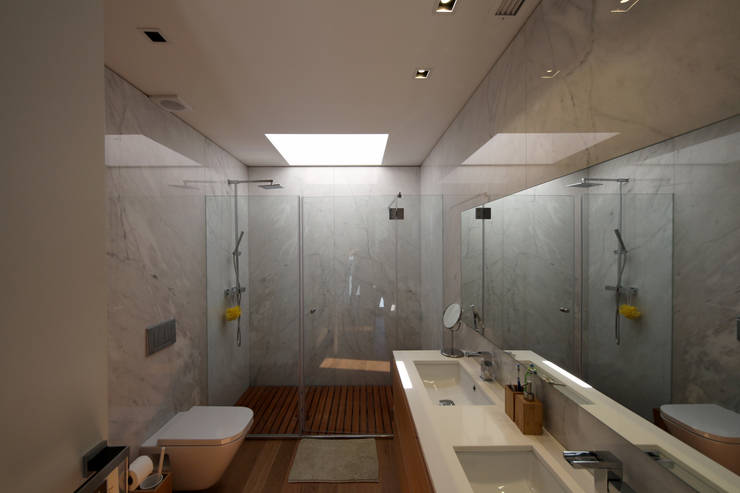 Casa em Guimarães: Casas de banho minimalistas por 3H _ Hugo Igrejas Arquitectos, Lda