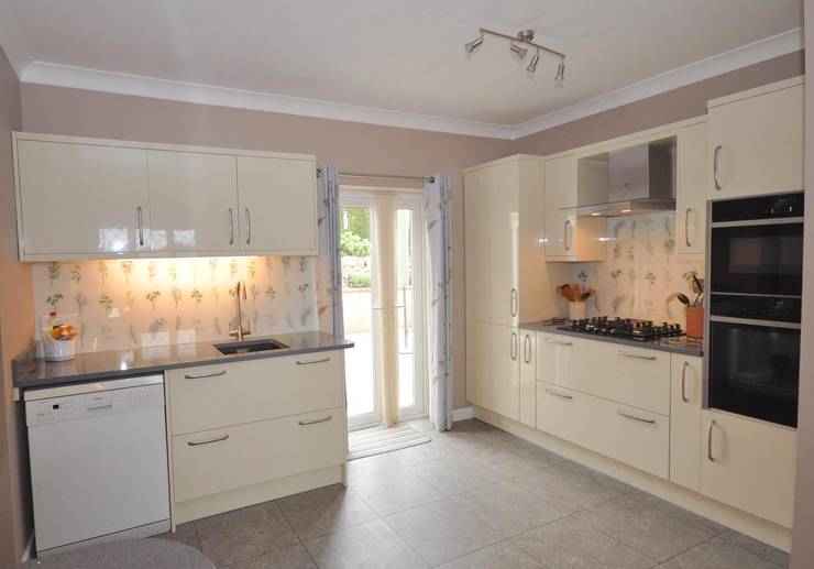 splashback for cream kitchen