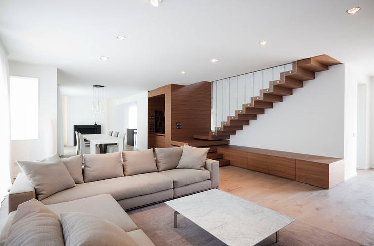 Salas de estilo minimalista por EXiT architetti associati