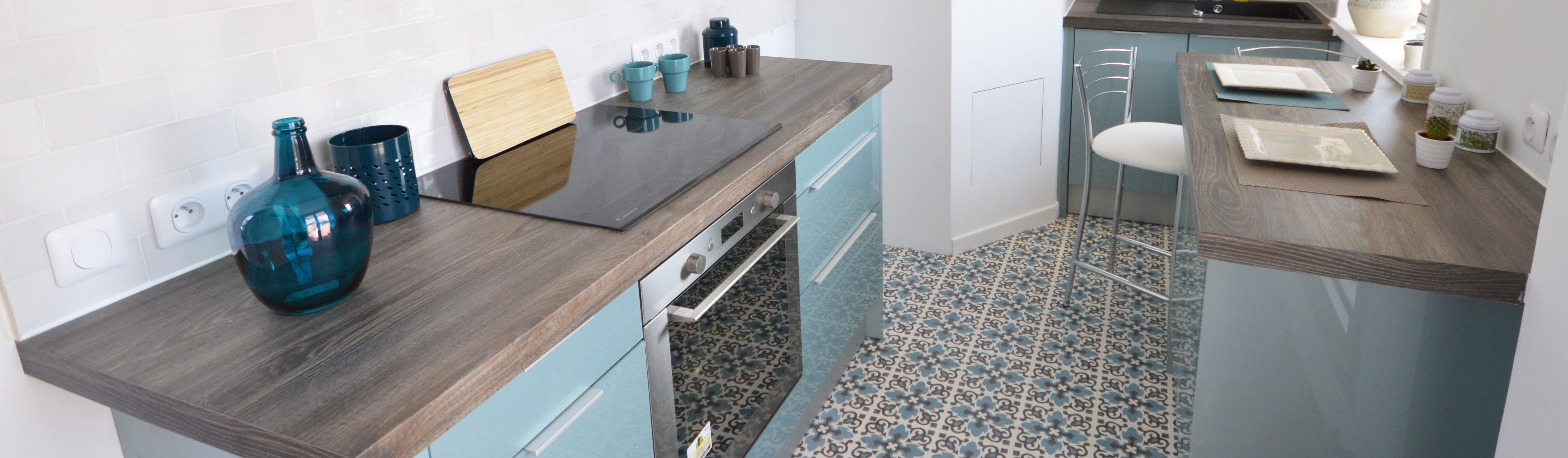 Cuisine bleu acier vintage carreaux de ciment par parisdinterieur ...