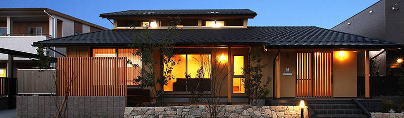 軒を抑えた大屋根和風住宅 Homify 軒を抑えた大屋根和風住宅 Homify