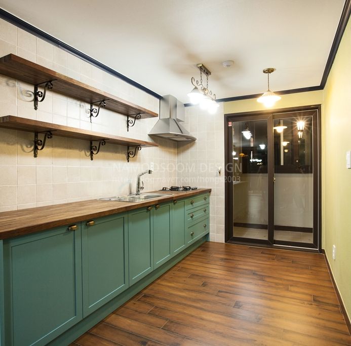 https://www.homify.co.kr/ideabooks/1670335/%EC%A7%80%EB%A3%A8%ED%95%9C-%EA%B1%B0%EC%8B%A4-%EC%9D%B8%ED%85%8C%EB%A6%AC%EC%96%B4%EB%A5%BC-%EB%B0%94%EA%BE%B8%EB%8A%94-%EC%8B%A4%EC%9A%A9%EC%A0%81%EC%9D%B8-%ED%8C%81-7 지루한 거실 인테리어를 바꾸는 실용적인 팁 7