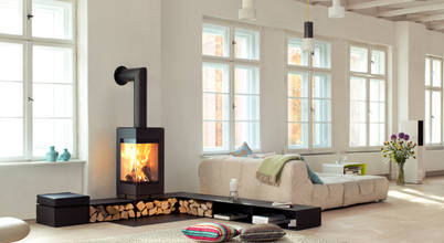 Kaminofen Skantherm fireworks "Elements": moderne Wohnzimmer von Kachelofen & kamin