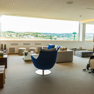 Maison ultra moderne connectée avec salle de cinéma à Lisbonne