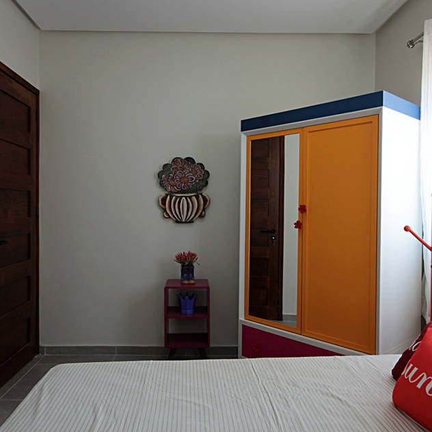 tropical Bedroom by Celia Beatriz Arquitetura