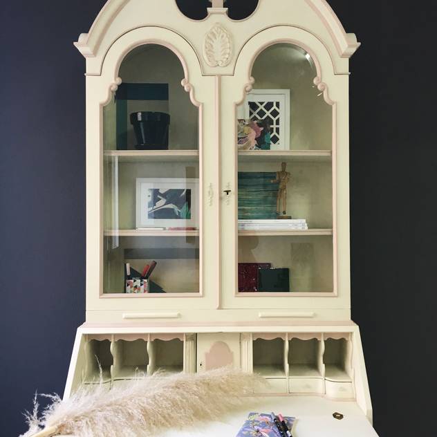 Vitrine por Rafaela Fraga Brás Design de Interiores & Homestyling Clássico Madeira Efeito de madeira